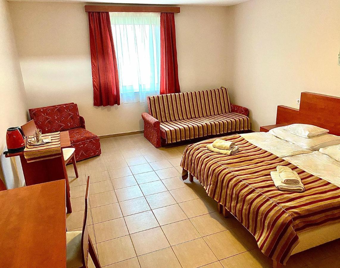 Ligetalja Termal Hotel Peneszlek Exterior foto