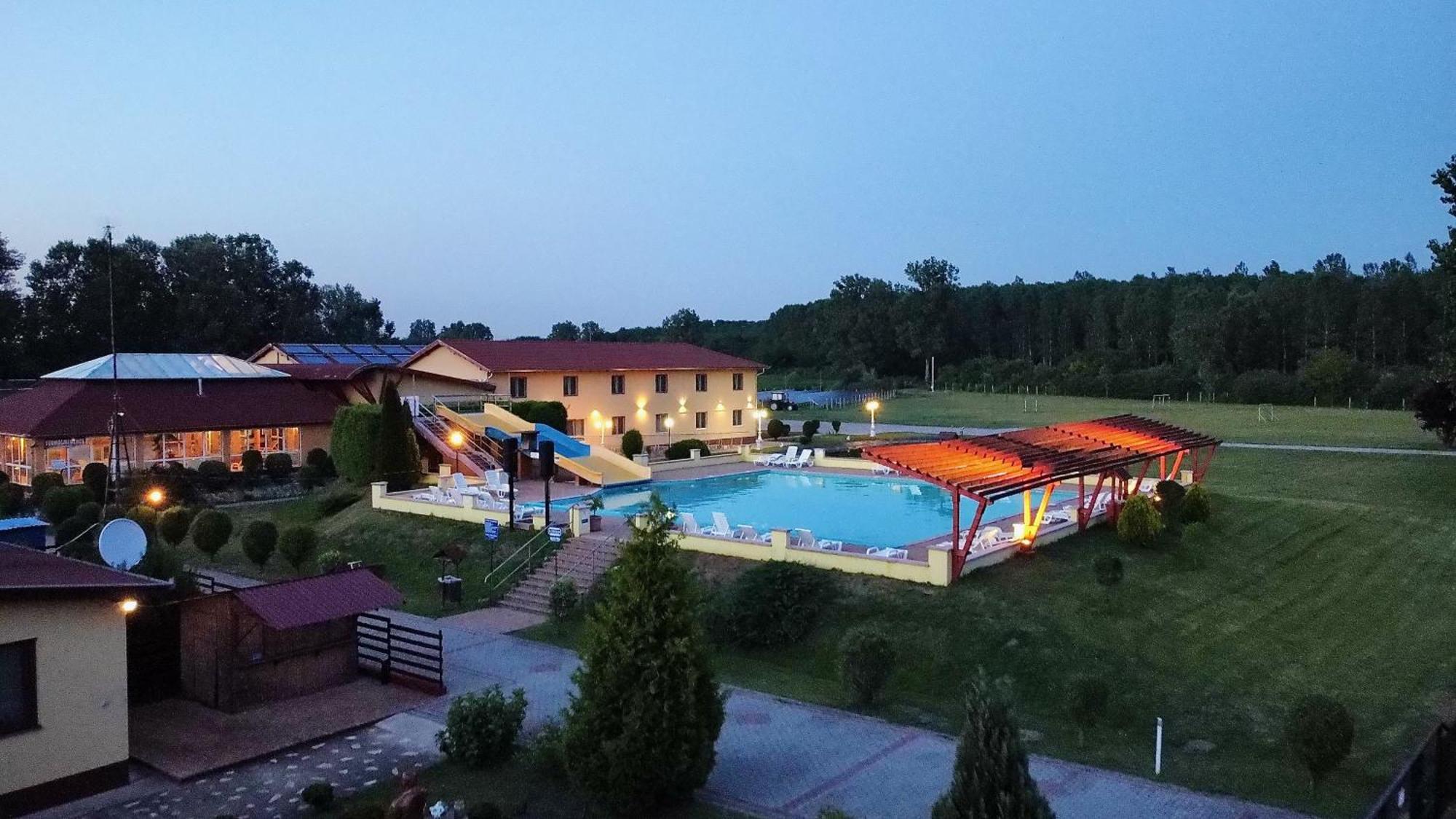 Ligetalja Termal Hotel Peneszlek Exterior foto