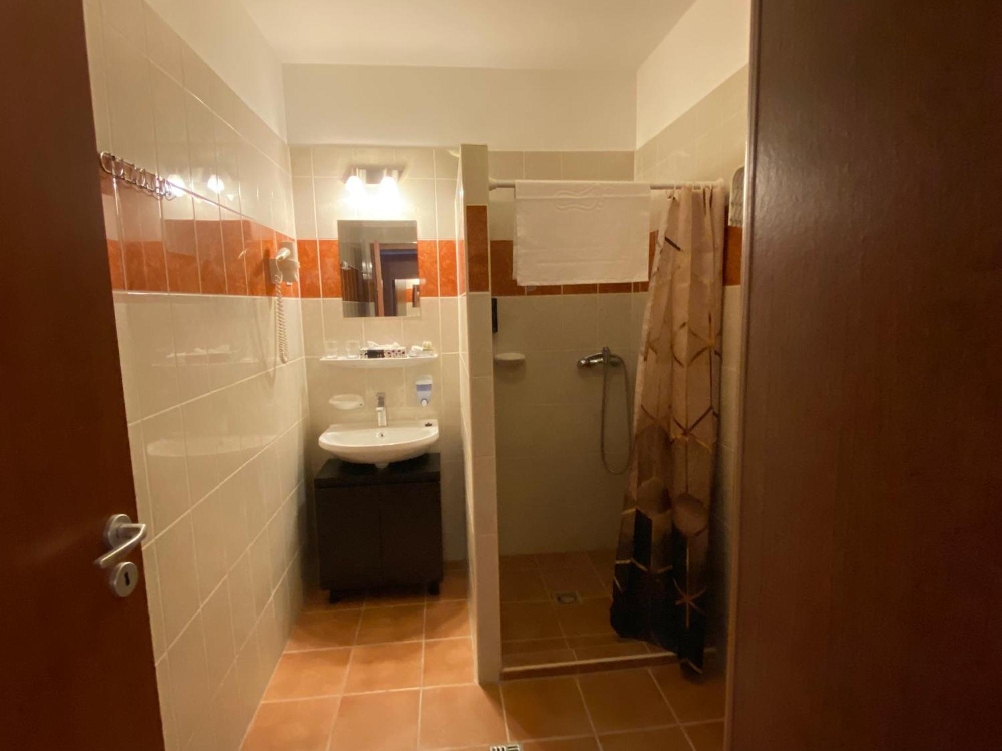 Ligetalja Termal Hotel Peneszlek Exterior foto