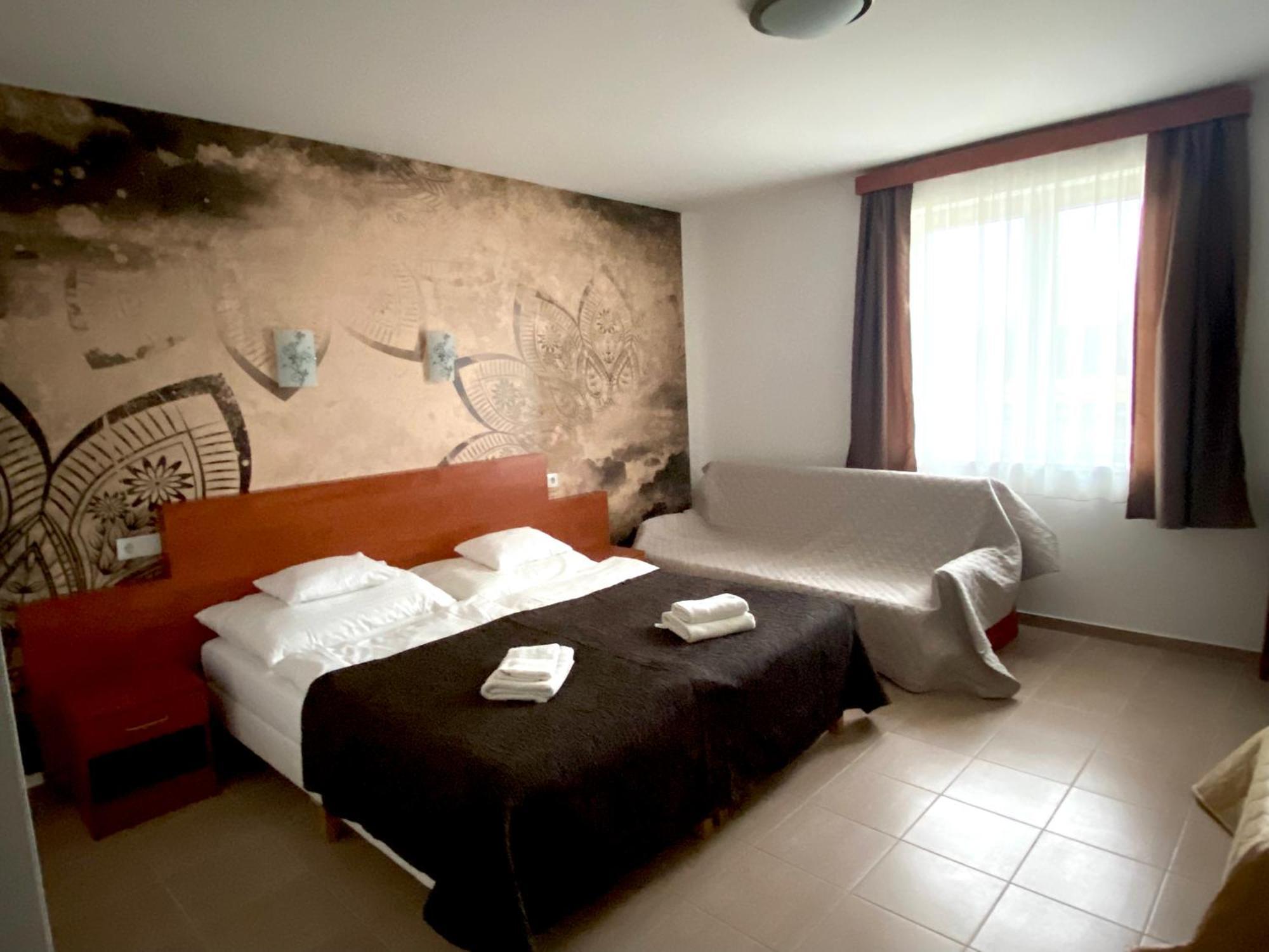Ligetalja Termal Hotel Peneszlek Exterior foto
