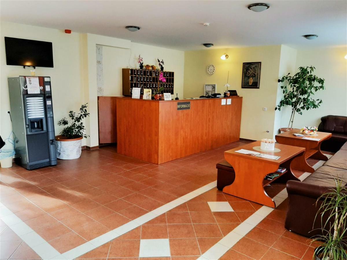 Ligetalja Termal Hotel Peneszlek Exterior foto